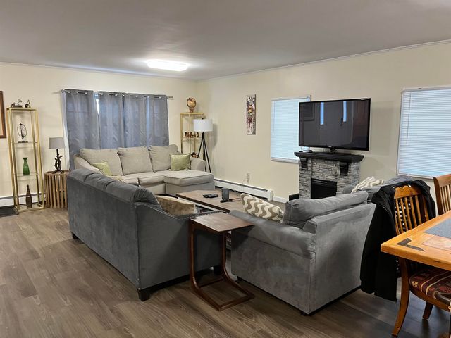 8 Charter Hill Drive, Rutland City, VT 05701