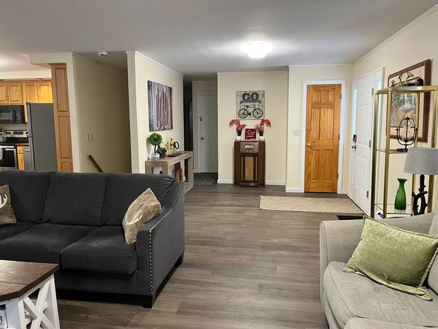 8 Charter Hill Drive, Rutland City, VT 05701