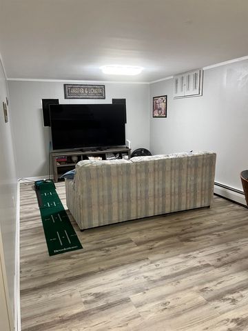 8 Charter Hill Drive, Rutland City, VT 05701