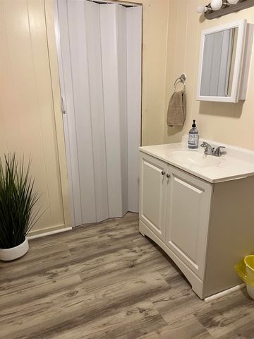 8 Charter Hill Drive, Rutland City, VT 05701