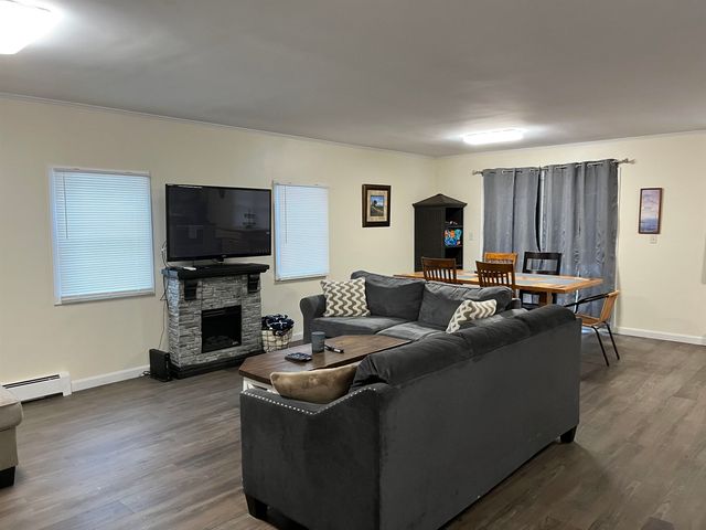 8 Charter Hill Drive, Rutland City, VT 05701