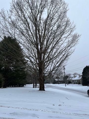 8 Charter Hill Drive, Rutland City, VT 05701