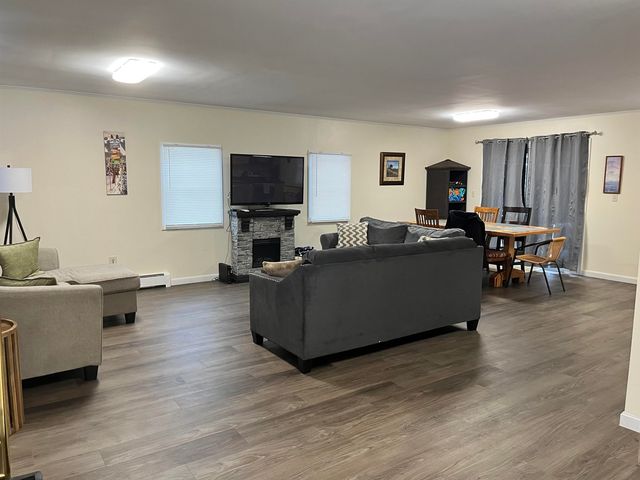 8 Charter Hill Drive, Rutland City, VT 05701