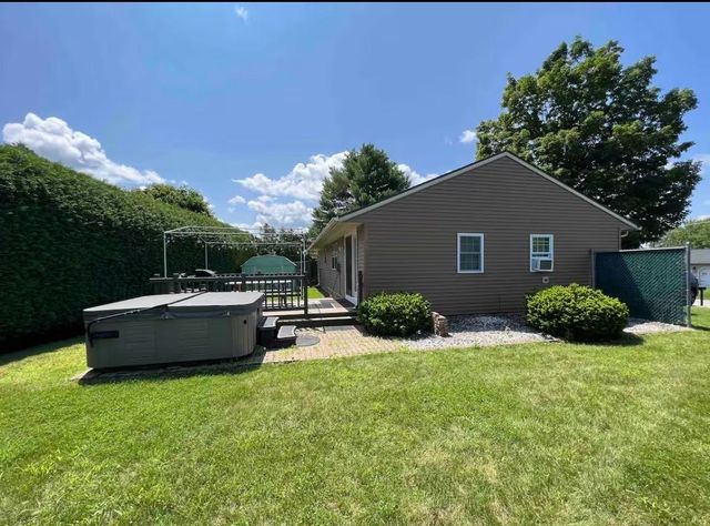 8 Charter Hill Drive, Rutland City, VT 05701