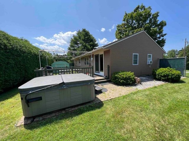 8 Charter Hill Drive, Rutland City, VT 05701