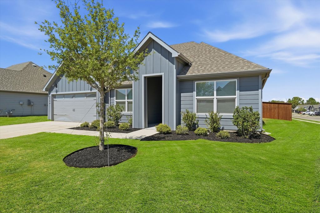 4028 Cornerstone Circle, Granbury, TX 76048