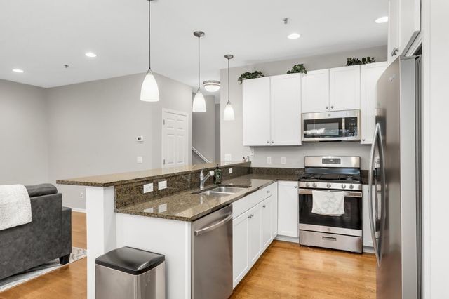 17710 Valley Cove Ct, Wayzata, MN 55391