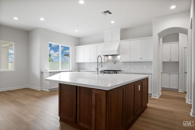 3711 Pathway Court, Bakersfield, CA 93311