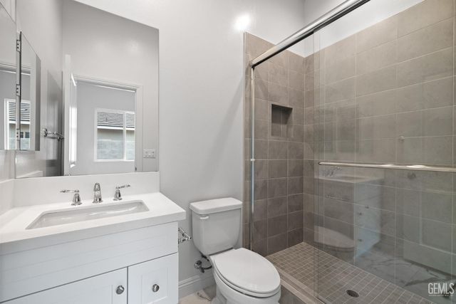 3711 Pathway Court, Bakersfield, CA 93311