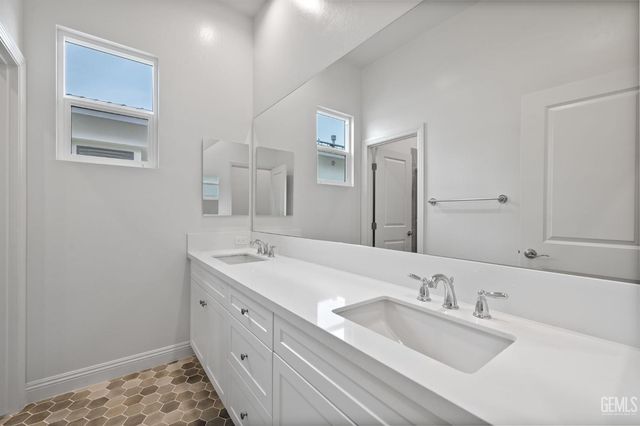 3711 Pathway Court, Bakersfield, CA 93311