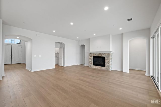 3711 Pathway Court, Bakersfield, CA 93311