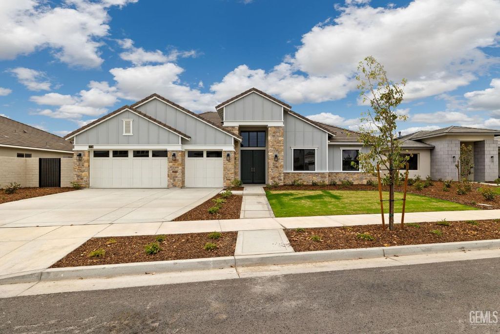 3711 Pathway Court, Bakersfield, CA 93311