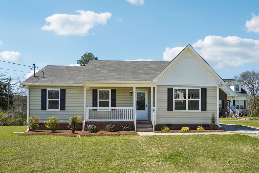 817 Mulberry Dr, Columbia, TN 38401