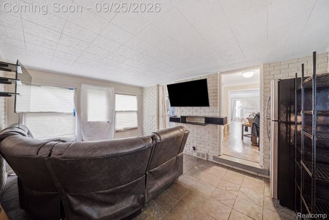 17580 Dorset Avenue, Southfield, MI 48075