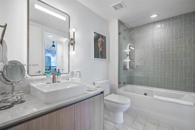 159 NE 6th St 3212, Miami, FL 33132