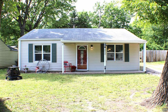 2517 SW Morningside RD, Topeka, KS 66614