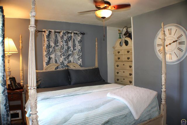 2517 SW Morningside RD, Topeka, KS 66614