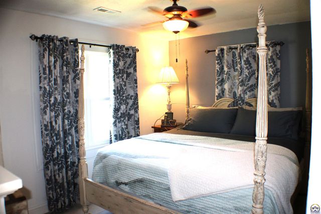 2517 SW Morningside RD, Topeka, KS 66614
