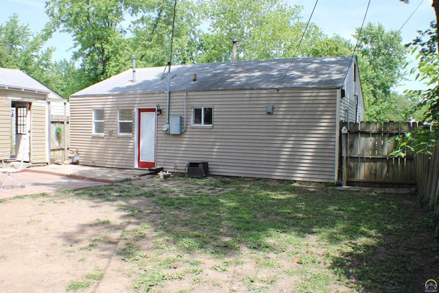 2517 SW Morningside RD, Topeka, KS 66614