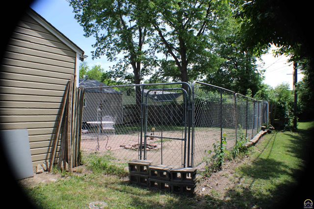 2517 SW Morningside RD, Topeka, KS 66614