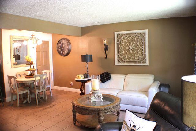 2517 SW Morningside RD, Topeka, KS 66614