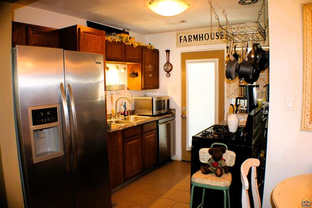 2517 SW Morningside RD, Topeka, KS 66614