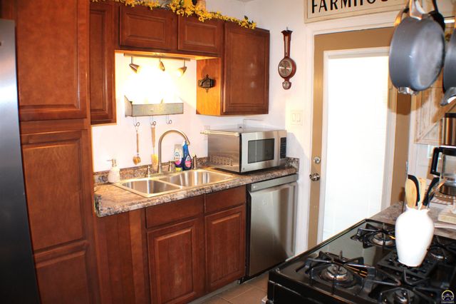 2517 SW Morningside RD, Topeka, KS 66614
