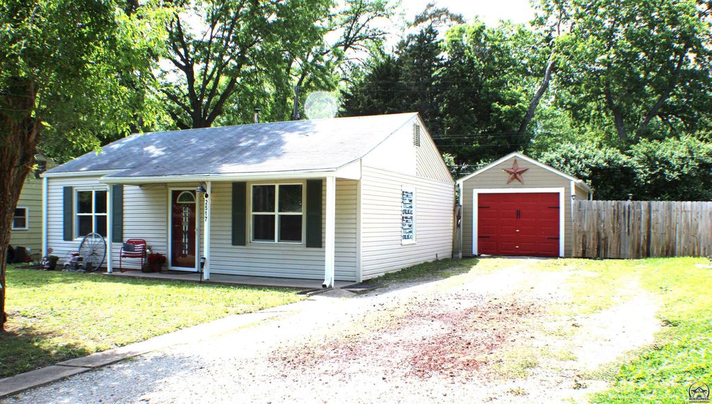2517 SW Morningside RD, Topeka, KS 66614