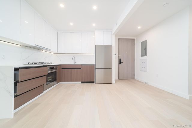 14449 Northern Boulevard 316, Flushing, NY 11354