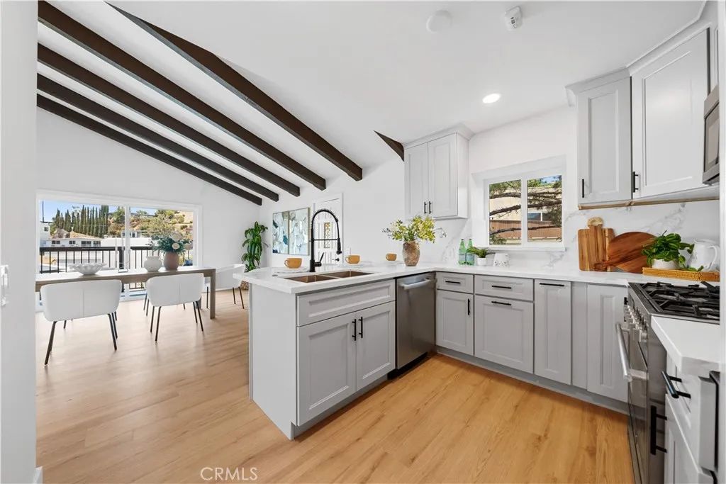 Image 31 of property listing at 2838 Lambert Drive, Los Angeles, CA 90068