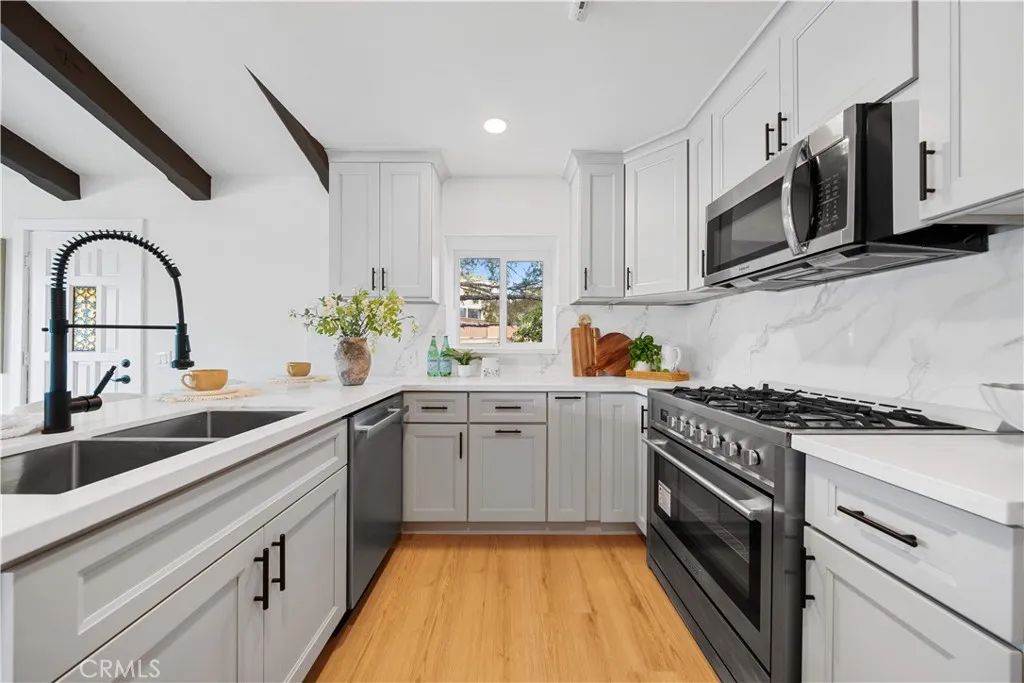 Image 32 of property listing at 2838 Lambert Drive, Los Angeles, CA 90068