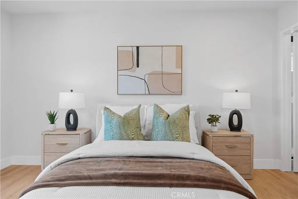 Image 6 of property listing at 2838 Lambert Drive, Los Angeles, CA 90068
