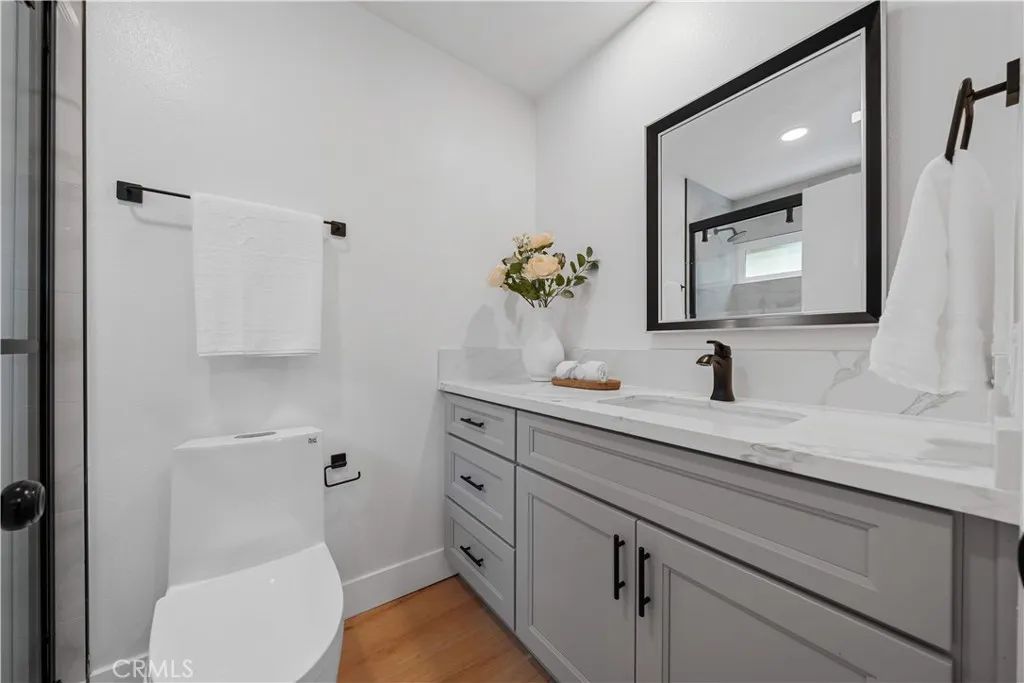 Image 8 of property listing at 2838 Lambert Drive, Los Angeles, CA 90068