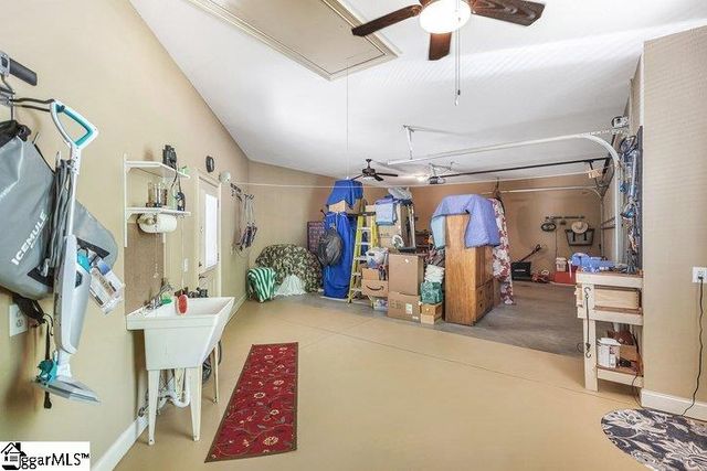 402 Boaters Row, Fair Play, SC 29643