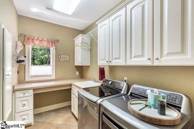 402 Boaters Row, Fair Play, SC 29643