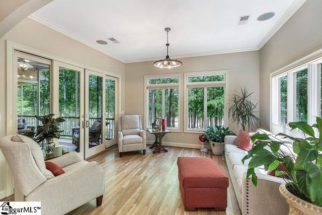 402 Boaters Row, Fair Play, SC 29643