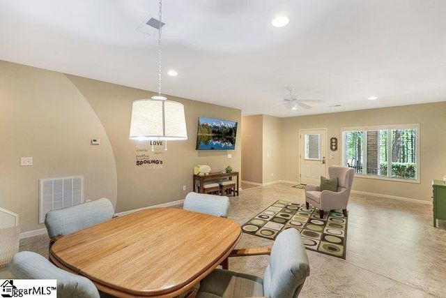 402 Boaters Row, Fair Play, SC 29643