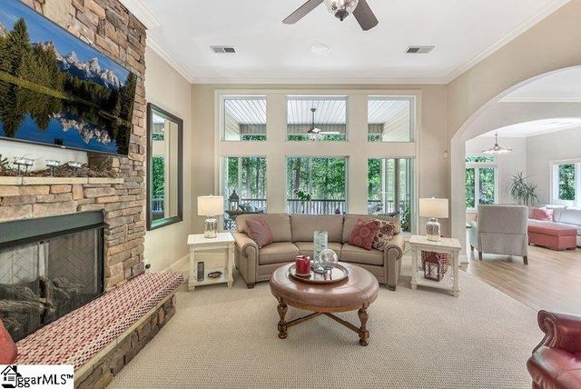 402 Boaters Row, Fair Play, SC 29643
