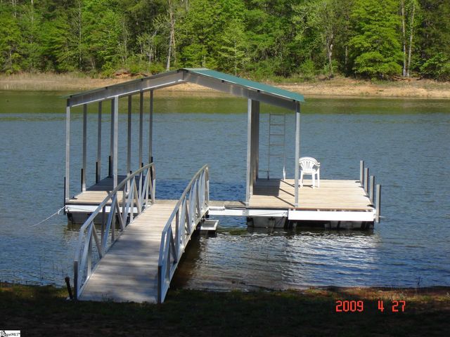 402 Boaters Row, Fair Play, SC 29643