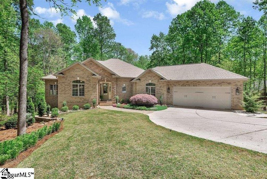 402 Boaters Row, Fair Play, SC 29643