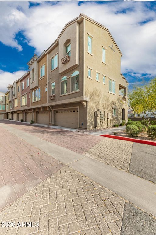 Image 2 of property listing at 240 W JUNIPER Avenue 1036, Gilbert, AZ 85233