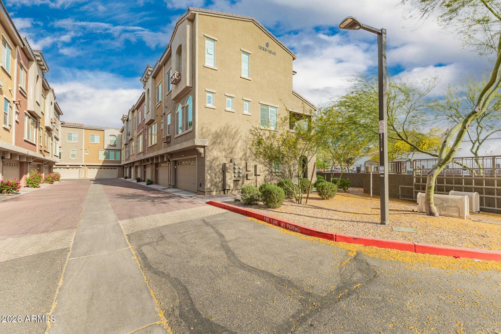 Image 4 of property listing at 240 W JUNIPER Avenue 1036, Gilbert, AZ 85233