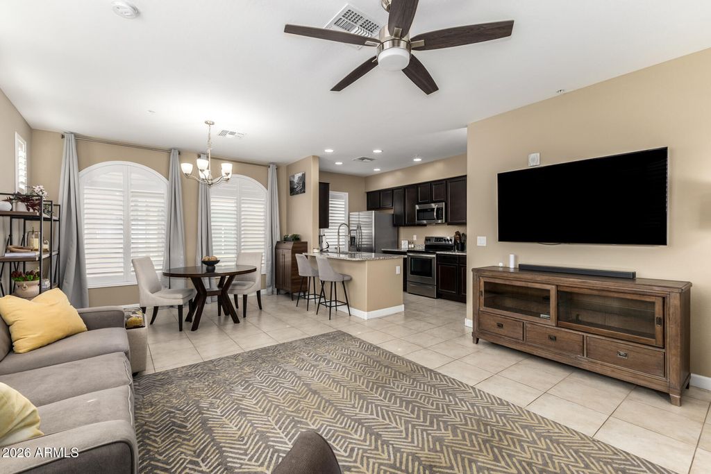 Image 5 of property listing at 240 W JUNIPER Avenue 1036, Gilbert, AZ 85233