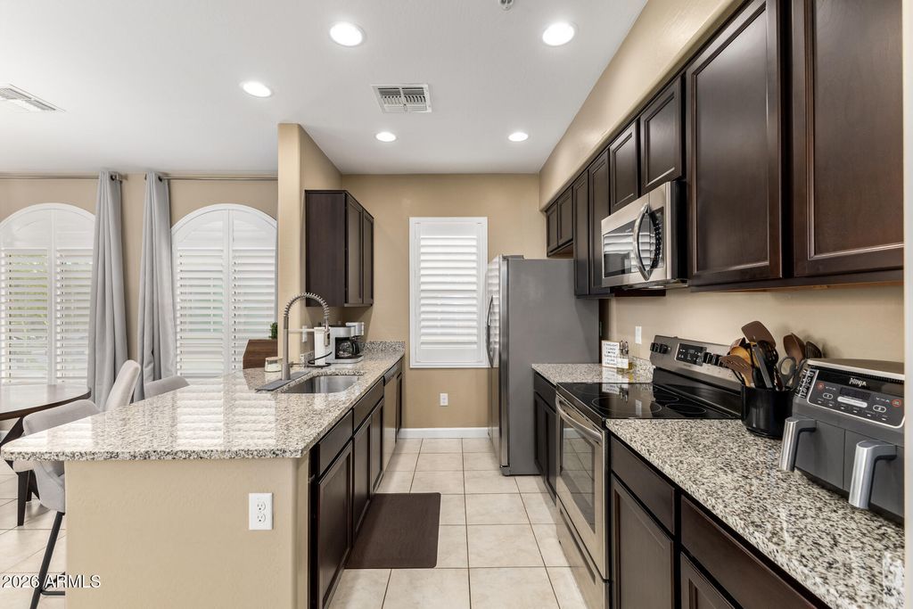 Image 9 of property listing at 240 W JUNIPER Avenue 1036, Gilbert, AZ 85233