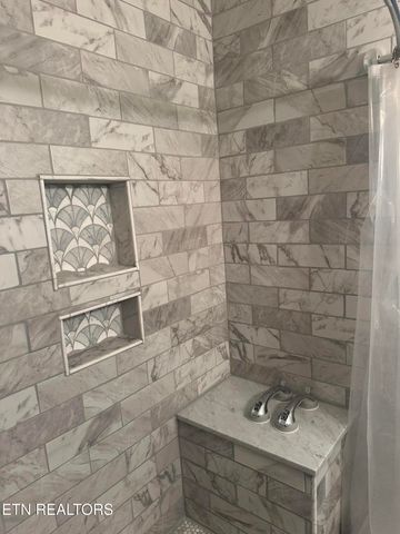 156 Stonefield Drive, Harrogate, TN 37752