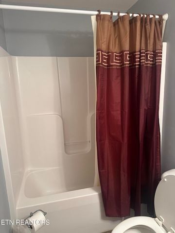 156 Stonefield Drive, Harrogate, TN 37752