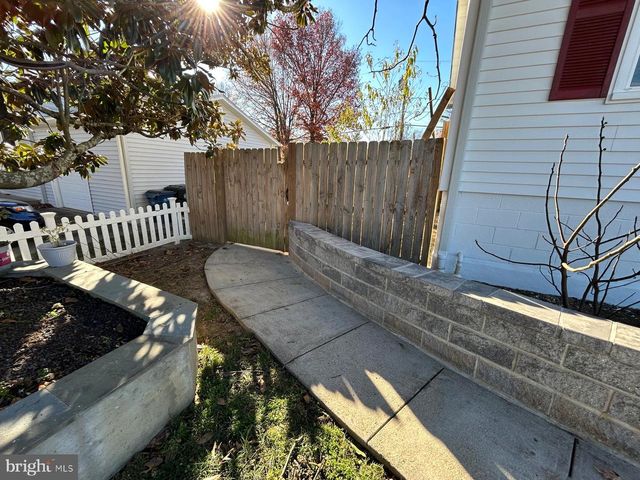 8014 STEADMAN ST, Alexandria, VA 22309