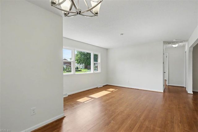 8536 Orcutt AVE, Hampton, VA 23605