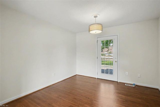 8536 Orcutt AVE, Hampton, VA 23605
