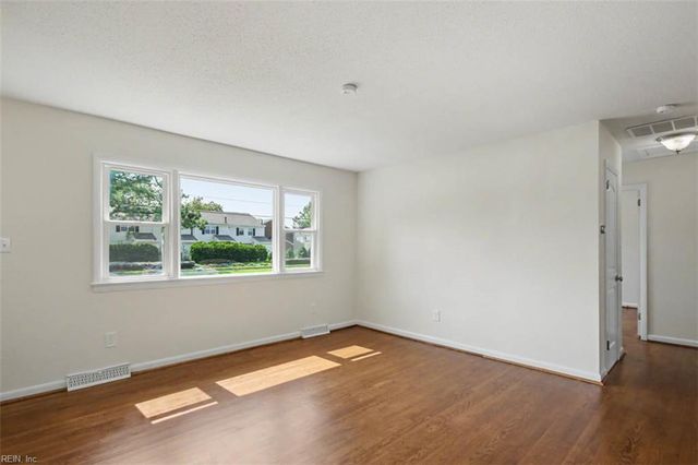 8536 Orcutt AVE, Hampton, VA 23605